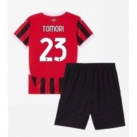 Camiseta AC Milan Fikayo Tomori #23 Primera Equipación para niños 2024-25 manga corta (+ pantalones cortos)